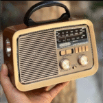 راديو محمول كلاسيكي من Denx – متعدد الموجات FM/AM/SW – مع مشغل MP3 – لون بيج – مقبض حمل وتصميم عصري