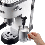 ماكينة تحضير الإسبريسو والكابتشينو ديلونجي ديديكا أبيض – تصميم نحيف من الألومنيوم – موديل EC685.W